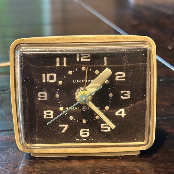 Vintage Luminous General Electric clock. - Picture 6 of 9